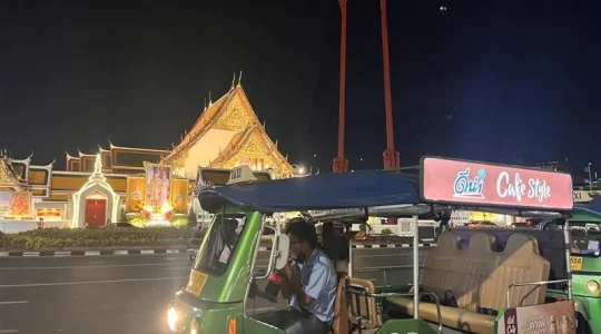 電動トゥクトゥク「MuvMi(ムーブミー)」で行く!夜景ライトアップツアー＜日本語ガイド＞